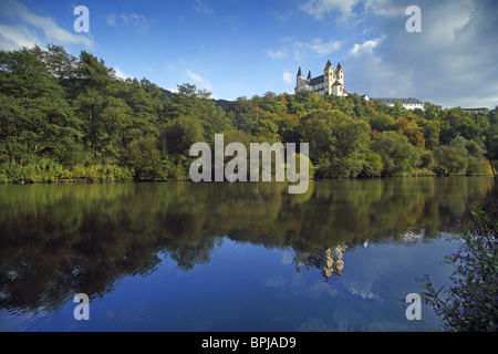 Vue sur la rivière Lahn à Arnstein Abbaye, Rhénanie-Palatinat, Allemagne Banque D'Images