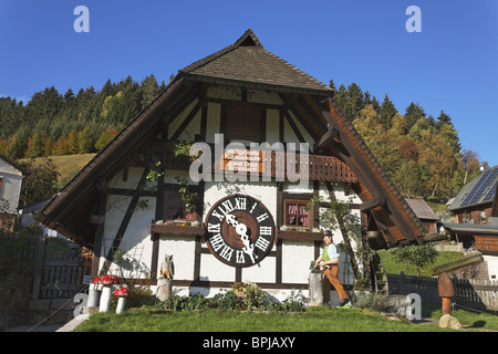 World's largest Cuckoo Clock, Schönwald im Schwarzwald, Baden-Wurttemberg, Allemagne Banque D'Images