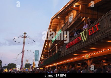 Cannstatter Volksfest, tente à bière, Stuttgart, Bade-Wurtemberg, Allemagne Banque D'Images