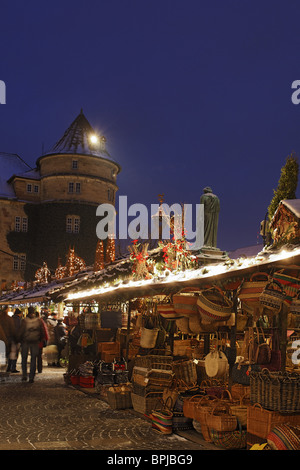 Marché de Noël au Schiller square, ancien château en arrière-plan, Stuttgart, Bade-Wurtemberg, Allemagne Banque D'Images