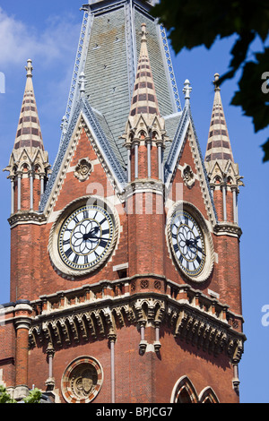 Tour de l'horloge de la gare internationale St Pancras London UK Banque D'Images