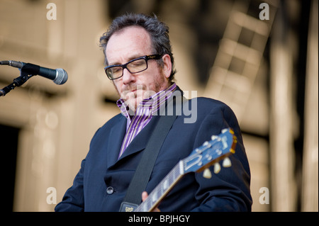 Sacramento, CA - juillet 17,2008 : chanteur Elvis Costello effectue sur scène au sleep train Amphitheatre à Marysville, ca Banque D'Images