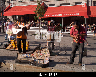 Bande péruvienne. Place Jacques Cartier. Montréal, Canada. Banque D'Images