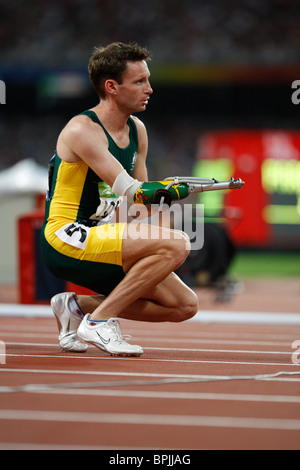 L'Australie's Heath Francis avant le début de la T46 men's 400-mètres pour les amputés aux Jeux Paralympiques à Beijing Banque D'Images