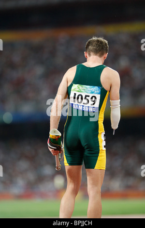 L'Australie's Heath Francis avant le début de la T46 men's 400-mètres pour les amputés aux Jeux Paralympiques à Beijing Banque D'Images