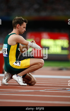 L'Australie's Heath Francis avant le début de la T46 men's 400-mètres pour les amputés aux Jeux Paralympiques à Beijing Banque D'Images