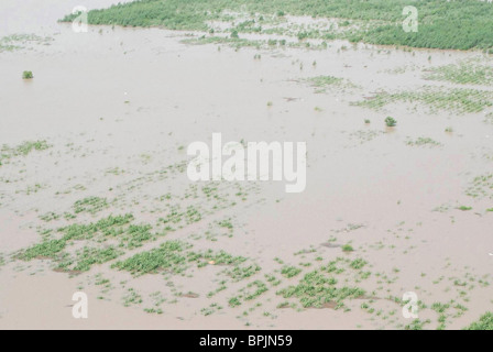 Vue aérienne d'une zone touchée par les inondations dans la région de Sukkur Banque D'Images