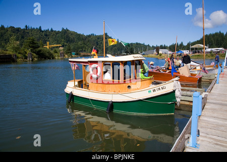 Bateaux en bois sur la rivière Yaquina à un bateau en bois annuel show à Toledo, Ohio Banque D'Images