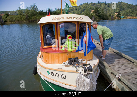 Bateaux en bois sur la rivière Yaquina à un bateau en bois annuel show à Toledo, Ohio Banque D'Images