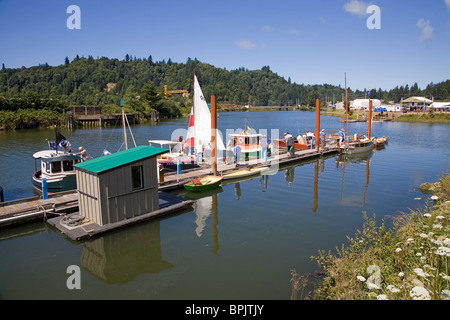 Bateaux en bois sur la rivière Yaquina à un bateau en bois annuel show à Toledo, Ohio Banque D'Images