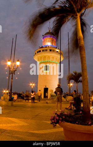 L'Equateur, Guayaquil. Le phare est situé au sommet du Cerro de Santa Anna, juste au nord de la jetée. Banque D'Images