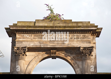 Le haut de la Grande Arche sur le côté sud de Regent Bridge (1819) à Édimbourg, à l'extrémité est de la nouvelle ville, à proximité de Princes Street. 1819 Banque D'Images