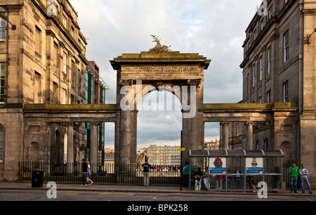 Le côté sud de Regent Bridge à Édimbourg (1819), à l'extrémité est de la nouvelle ville, à proximité de Princes Street Banque D'Images