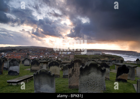 Cimetière de Whitby, North Yorkshire, Angleterre, Grande-Bretagne, Europe Banque D'Images