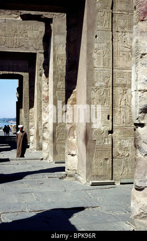 Vue de l'intérieur de Kom Ombo temple près de Aswan en Haute Egypte. Banque D'Images