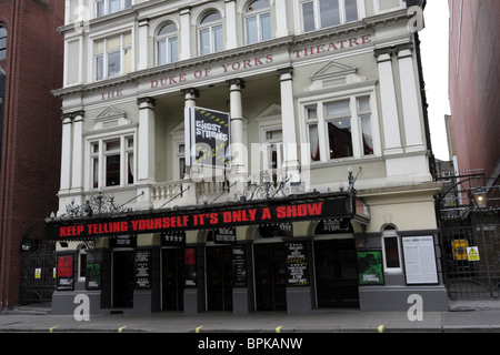 L'entrée principale du duc de York Theatre, l'un des nombreux théâtres qui abondent dans le centre de Londres. Banque D'Images