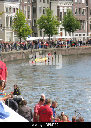 Les courses de Dragonboat à Groningen, Pays-Bas Banque D'Images