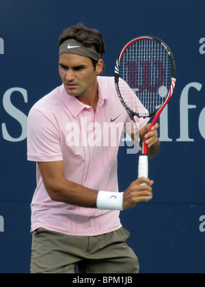 Grand ROGER FEDERER, TENNIS MASTERS, l'US OPEN SERIES 2010, appelé PLUS GRAND JOUEUR DE TOUS LES TEMPS PAR LES PLUS GRANDS JOUEURS DE TOUS LES TEMPS Banque D'Images