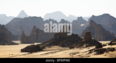 Formations de pierre dans le désert de Libye, Wadi Bahoha, Akakus mountains, Libye, Sahara, Afrique Banque D'Images