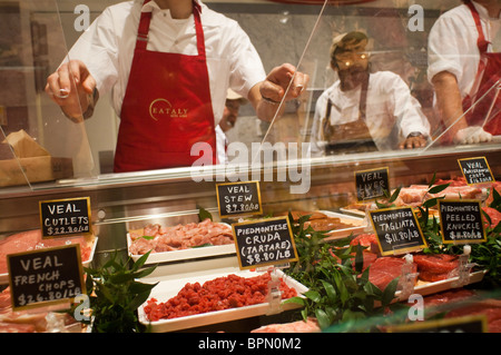 Macelleria boucheries vendant de la viande de la région du Piémont de l'Italie à Eataly , le marché italien à New York Banque D'Images