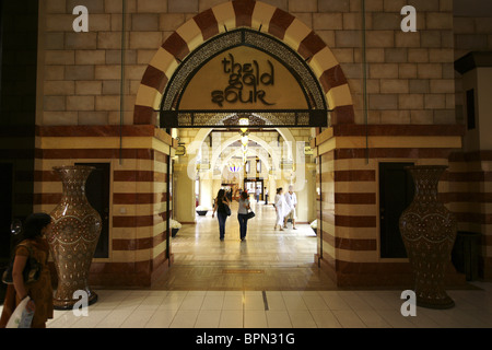 Les gens à l'intérieur new Gold Souk Dubai Mall, Dubai, Émirats arabes unis, Émirats arabes unis, au Moyen-Orient, en Asie Banque D'Images