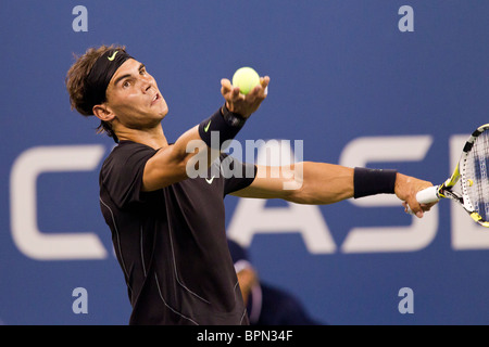 Rafael Nadal (ESP) de la compétition à l'US Open de Tennis 2010 Banque D'Images