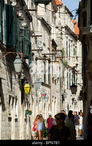 DUBROVNIK, Croatie. Une vue le long Od Puca dans la vieille ville fortifiée. Banque D'Images