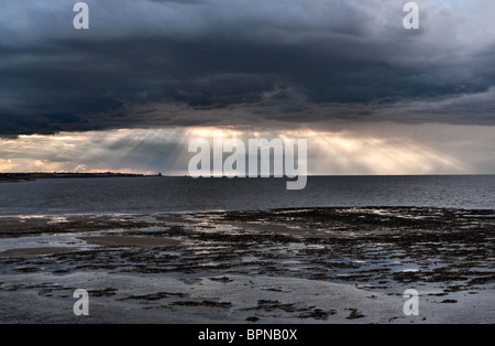 Storm clouds over Thames Estuary Margate Kent. Banque D'Images