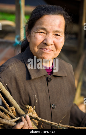 Portrait de femme fermier dans Yangshuo, Guangxi Province, China. Asie Banque D'Images