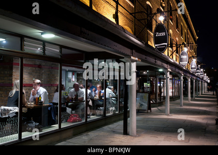 Zizzi Restaurant italien - St Katharine Docks - City of London Banque D'Images