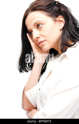 Jeune femme avec un mal de tête isolé sur fond blanc Banque D'Images