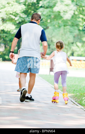 Père et fille passer du temps de qualité dans le parc. Banque D'Images