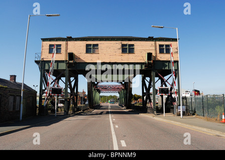 Le pont basculant roulant entre l'Est et l'ouest des flotteurs. Birkenhead Docks. Banque D'Images