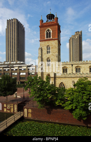 Barbican et St Giles Church, Londres Banque D'Images