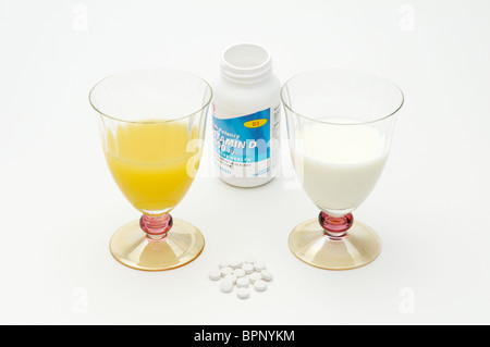 Sources de vitamine D : lait, jus d'orange et des suppléments. Banque D'Images