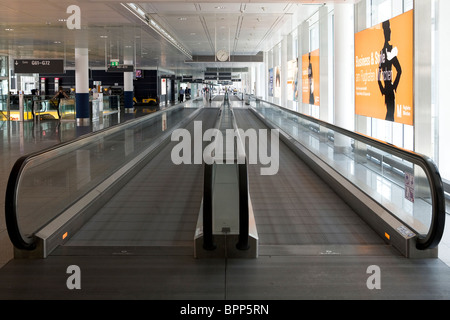 Un passage dans un aéroport. Banque D'Images