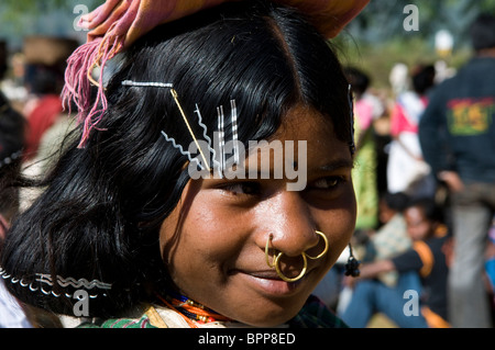 Portrait d'une jeune fille Dongariya Kondh. Banque D'Images