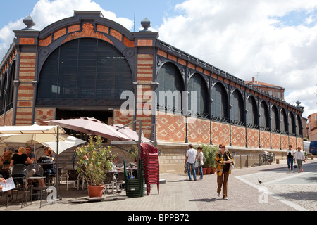 Marché couvert à Albi, France Banque D'Images