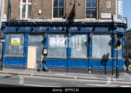 La main fermée & Racquet pub Banque D'Images