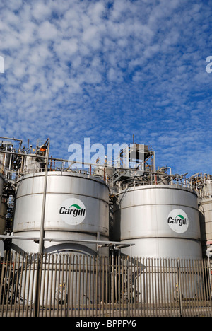 Récipients de stockage pour Cargill, les entreprises de transformation des aliments les navires chimiques sur Liverpool Docks Banque D'Images
