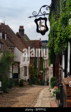 Le Mermaid Inn signe sur Mermaid Street, Rye, East Sussex, UK Banque D'Images