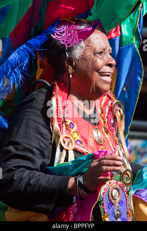 Vieille dame colorés Notting Hill Carnival (2010), Londres Banque D'Images