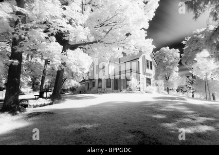 En photographiant avec lumières infrarouges ajoute un aspect 'autres' de ce monde aux scènes tous les jours. Banque D'Images