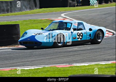 Chevron B8 Sports Race Car dans les Gardes Course pour le trophée à Oulton Park Motor Racing Circuit Cheshire England Royaume-Uni UK Banque D'Images