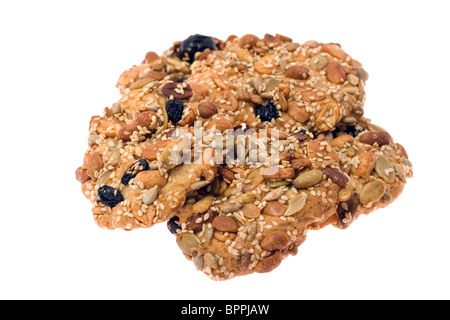 Les cookies avec les écrous isolé sur blanc. Banque D'Images