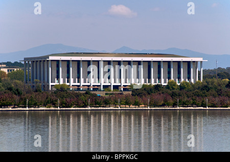 Bibliothèque nationale sur le lac Burley Griffin Canberra ACT En Australie Banque D'Images