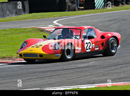 Chevron B8 Sports Race Car dans les Gardes Course pour le trophée à Oulton Park Motor Racing Circuit Cheshire England Royaume-Uni UK Banque D'Images