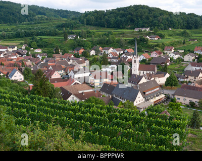 Le village viticole de Bickensohl au Kaiserstuhl Hills dans le sud de l'Allemagne Banque D'Images