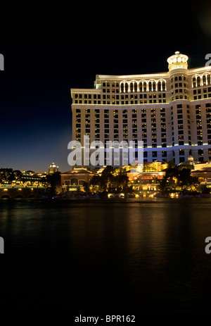 L'extérieur de l'hôtel Bellagio & Casino sur le Strip de Las Vegas - Las Vegas (Nevada), aux États-Unis. Banque D'Images