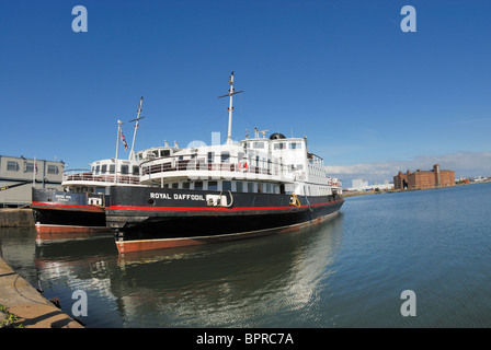 L'Iris Royal et Royal Daffodil amarré à l'Est de Birkenhead docks de flottement. Banque D'Images